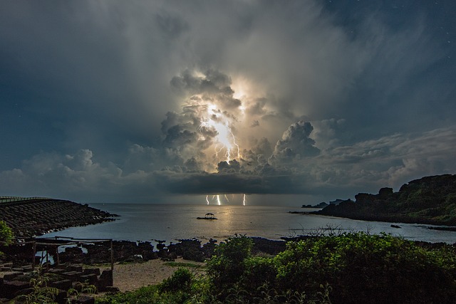 閃電 海 雲 - 上的免费照片