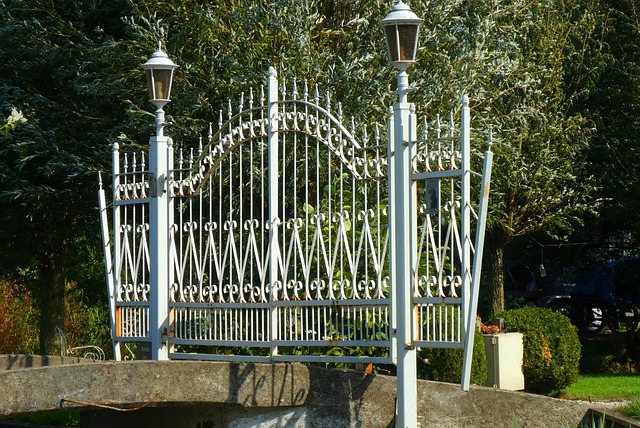 围栏 铁工 封闭 - 上的免费照片