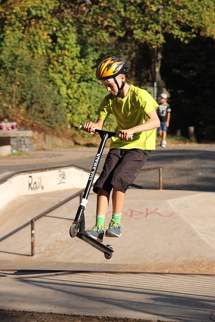 滑板公园 直排轮滑鞋 青年 - 上的免费照片