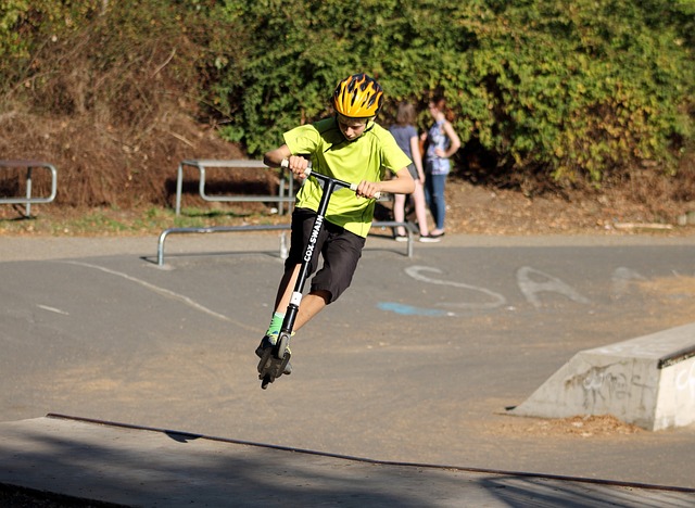 滑板公园 直排轮滑鞋 青年 - 上的免费照片