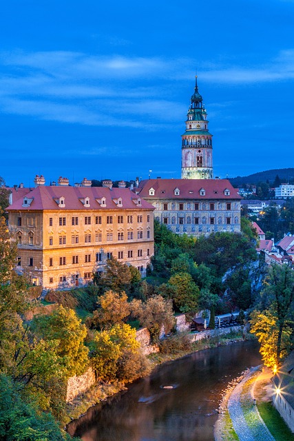 捷克 Krumlov 彩绘塔 - 上的免费照片