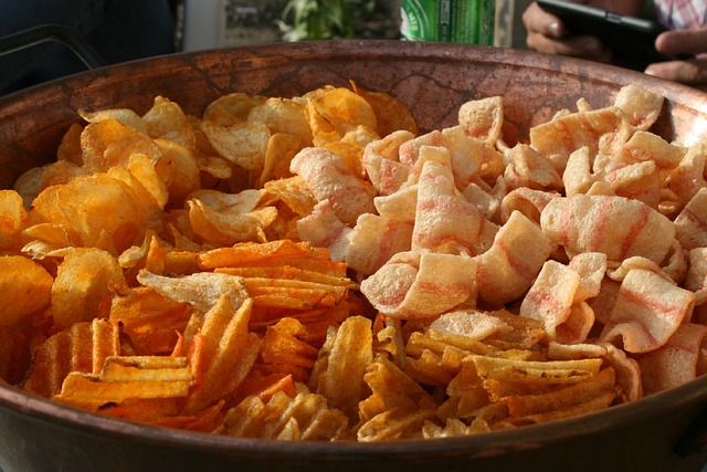 薯片 蚕食 一顿饭 - 上的免费照片