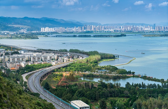 公路 云南 昆明 - 上的免费照片