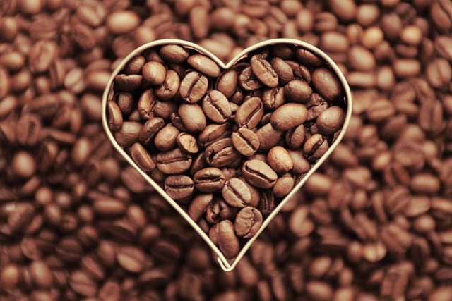 咖啡 咖啡豆 心 - 上的免费照片