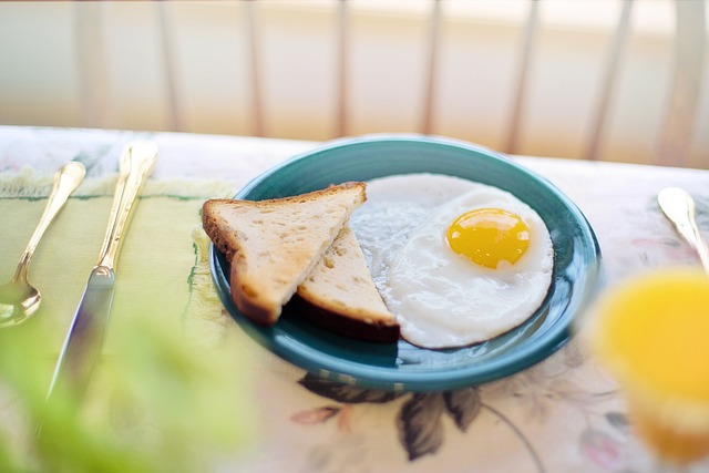 早餐 炒蛋 表 - 上的免费照片