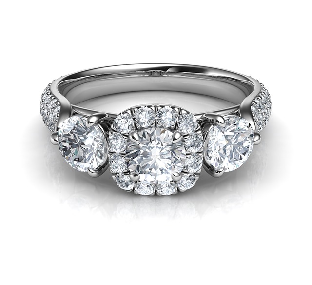 三个钻石戒指 订婚戒指 钻戒 - 上的免费图片