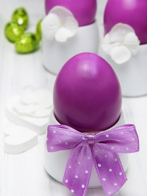 复活节彩蛋 蛋杯 丝带 - 上的免费照片