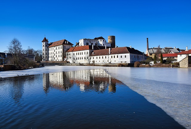 Jind?ich?v Hradec 城堡 反射 - 上的免费照片