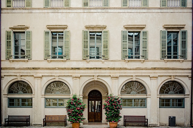 正面 窗户 露台 - 上的免费照片
