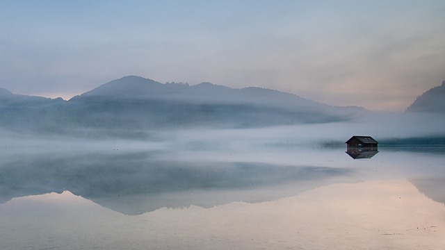 薄雾 湖 小屋 - 上的免费照片