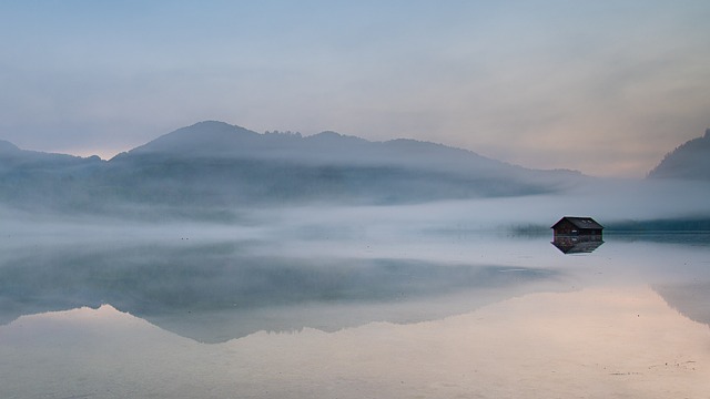 薄雾 湖 小屋 - 上的免费照片