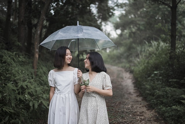 女孩们 天气 快乐的 - 上的免费照片