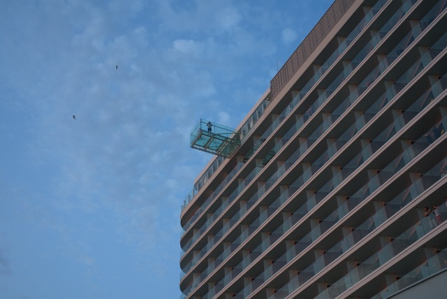 摩天大楼 打扫 窗户 - 上的免费照片