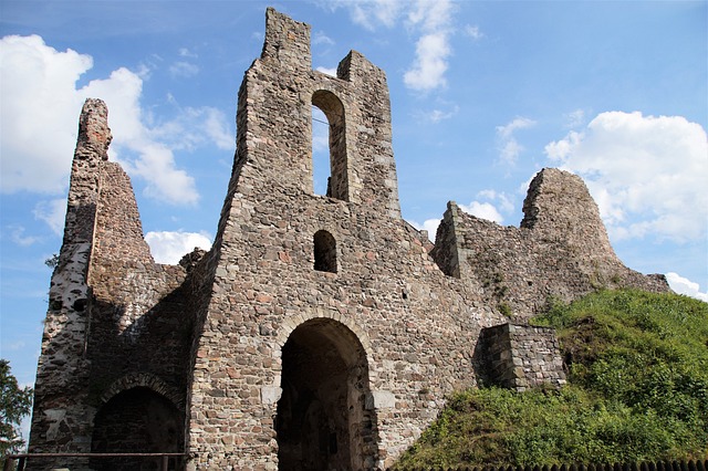 栖息 Pot?tejn 废墟 - 上的免费照片