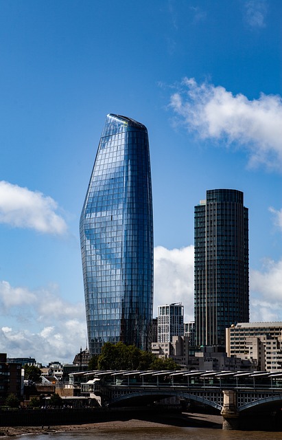 一个黑修士 回旋镖 花瓶 - 上的免费照片