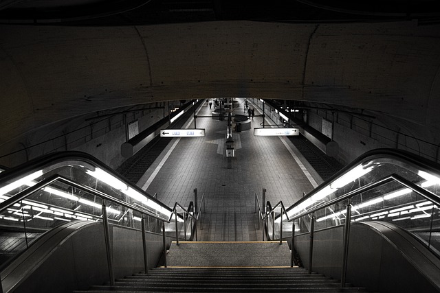 火车 地铁 自动扶梯 - 上的免费照片