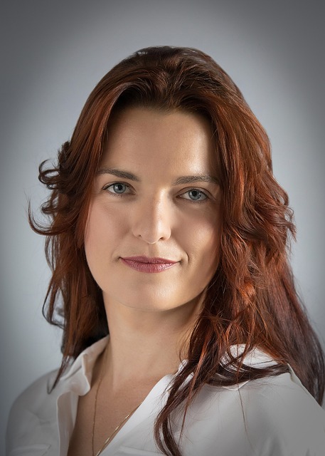 女士 肖像 爆头 - 上的免费照片