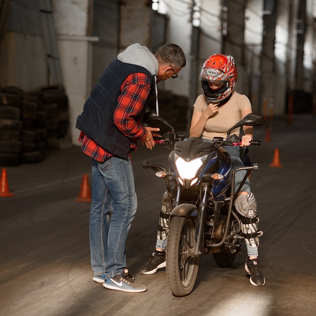 女孩 摩托车 自行车 - 上的免费照片