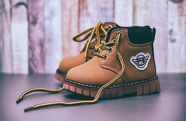 婴儿鞋 儿童鞋 棕色的 - 上的免费照片