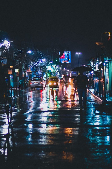 街道 雨 交通 - 上的免费照片