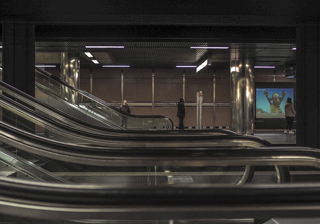 自动扶梯 地铁 楼梯 - 上的免费照片