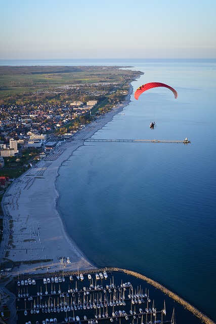 滑翔伞 飞行 海 - 上的免费照片