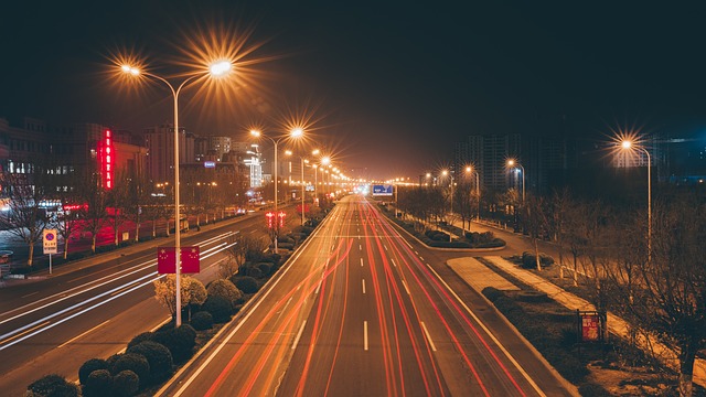 道路 夜晚 光芒 - 上的免费照片