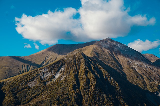 山 顶峰 景观 - 上的免费照片
