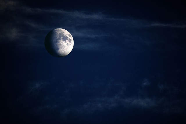 月亮 夜晚 塑料 - 上的免费照片