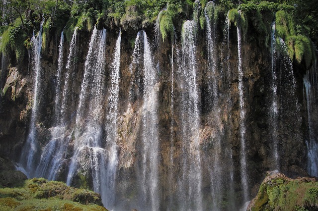 普利特维切 级联 棕色的瀑布 - 上的免费照片