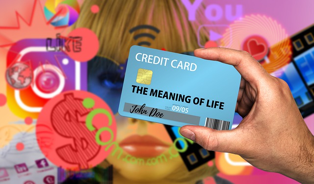 信用卡 银行卡 手 - 上的免费图片