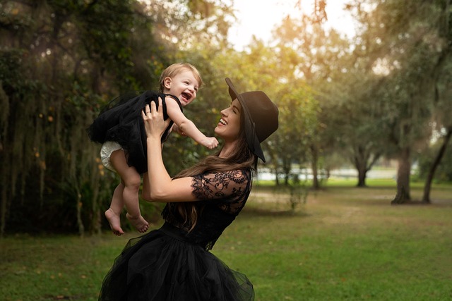 母亲 女儿 黑色连衣裙 - 上的免费照片