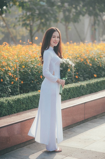 女士 奥黛 白色的裙子 - 上的免费照片