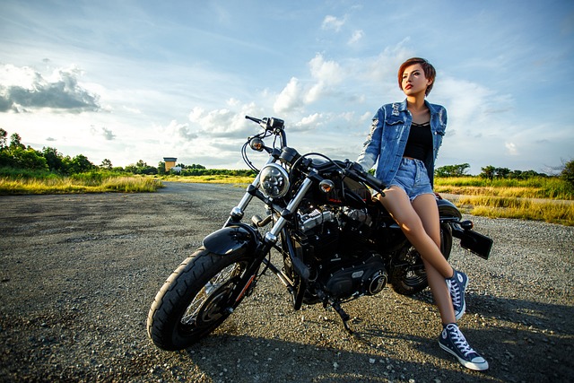 女孩 摩托车 时尚 - 上的免费照片