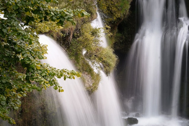 瀑布 流动的水 山 - 上的免费照片
