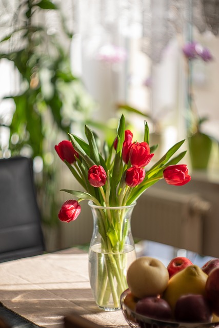 郁金香 红色花 花瓶 - 上的免费照片
