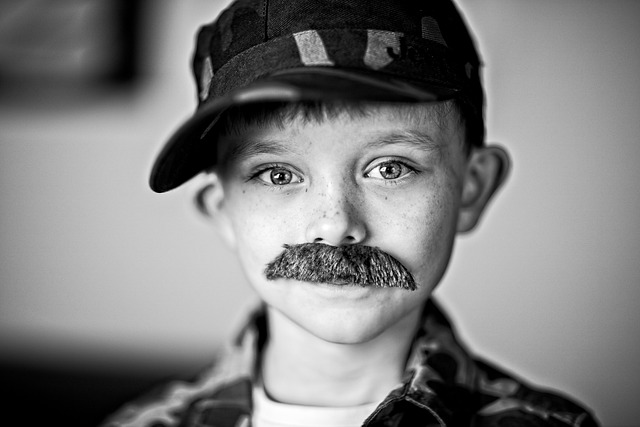 男孩 假胡子 肖像 - 上的免费照片
