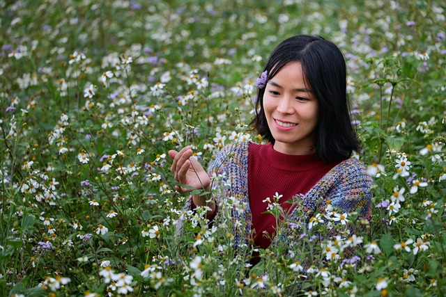 女孩 美丽的女孩 花 - 上的免费照片