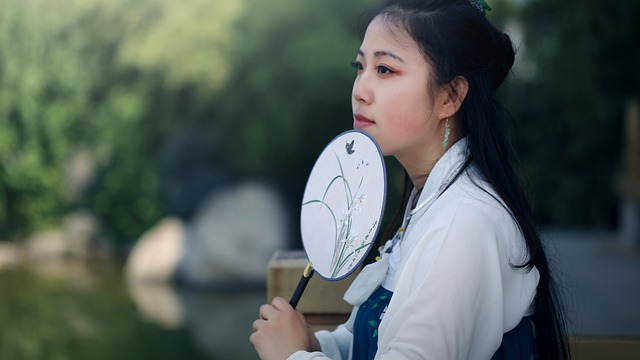 女士 模型 微笑 - 上的免费照片