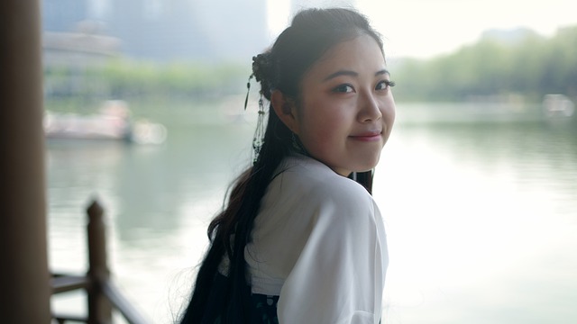 女士 模型 微笑 - 上的免费照片