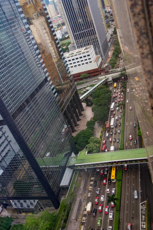 城市建筑和交通拥堵的鸟瞰图 · 免费素材图片