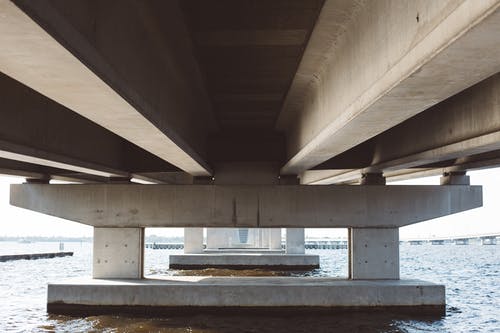 灰色混凝土桥 · 免费素材图片