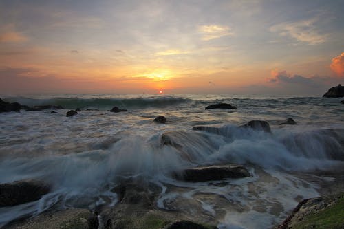 黄金时段的海浪 · 免费素材图片