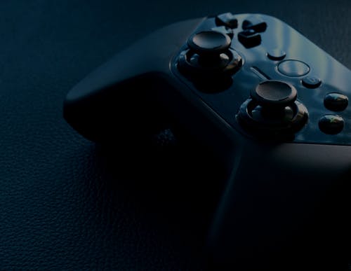 黑色视频游戏控制器 · 免费素材图片
