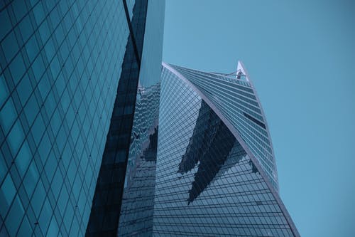 黑玻璃高层建筑 · 免费素材图片