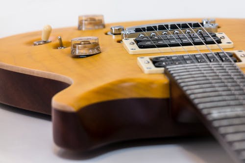 棕色电吉他 · 免费素材图片