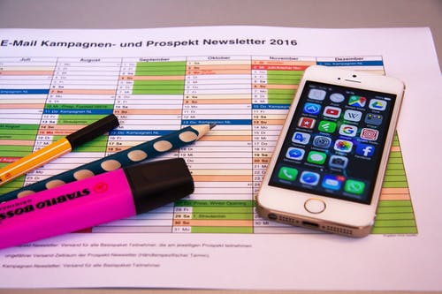 在prospekt Newsletter 2016上打开了iphone 5 · 免费素材图片