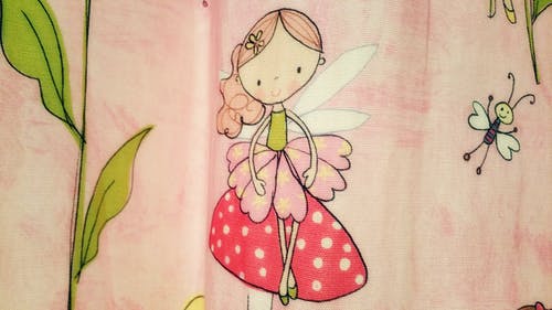 粉色和红色的童话图形纺织的特写照片 · 免费素材图片