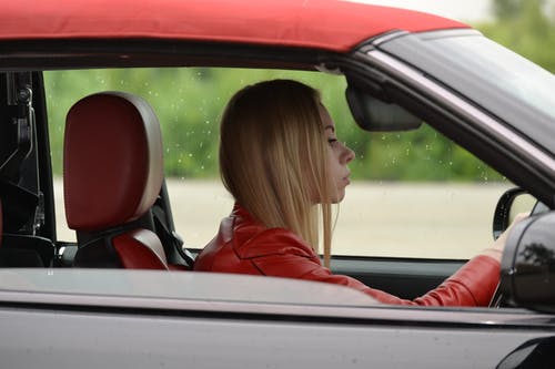 女人开车 · 免费素材图片
