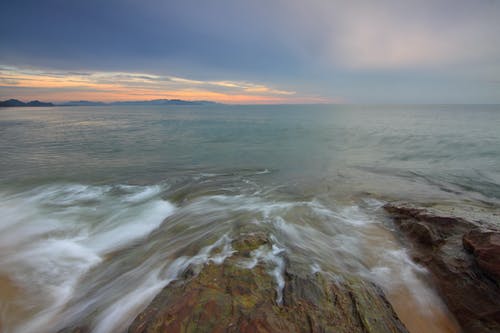 平移海滩岸摄影 · 免费素材图片